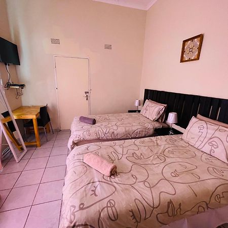 Abrama Bed And Breakfast Francistown Exteriér fotografie