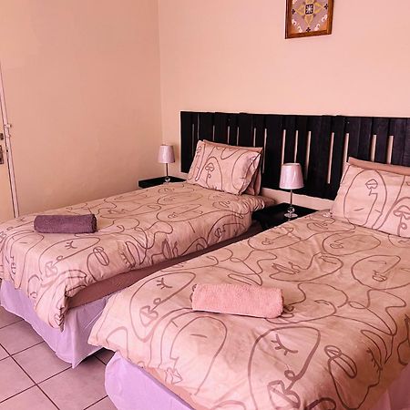 Abrama Bed And Breakfast Francistown Exteriér fotografie
